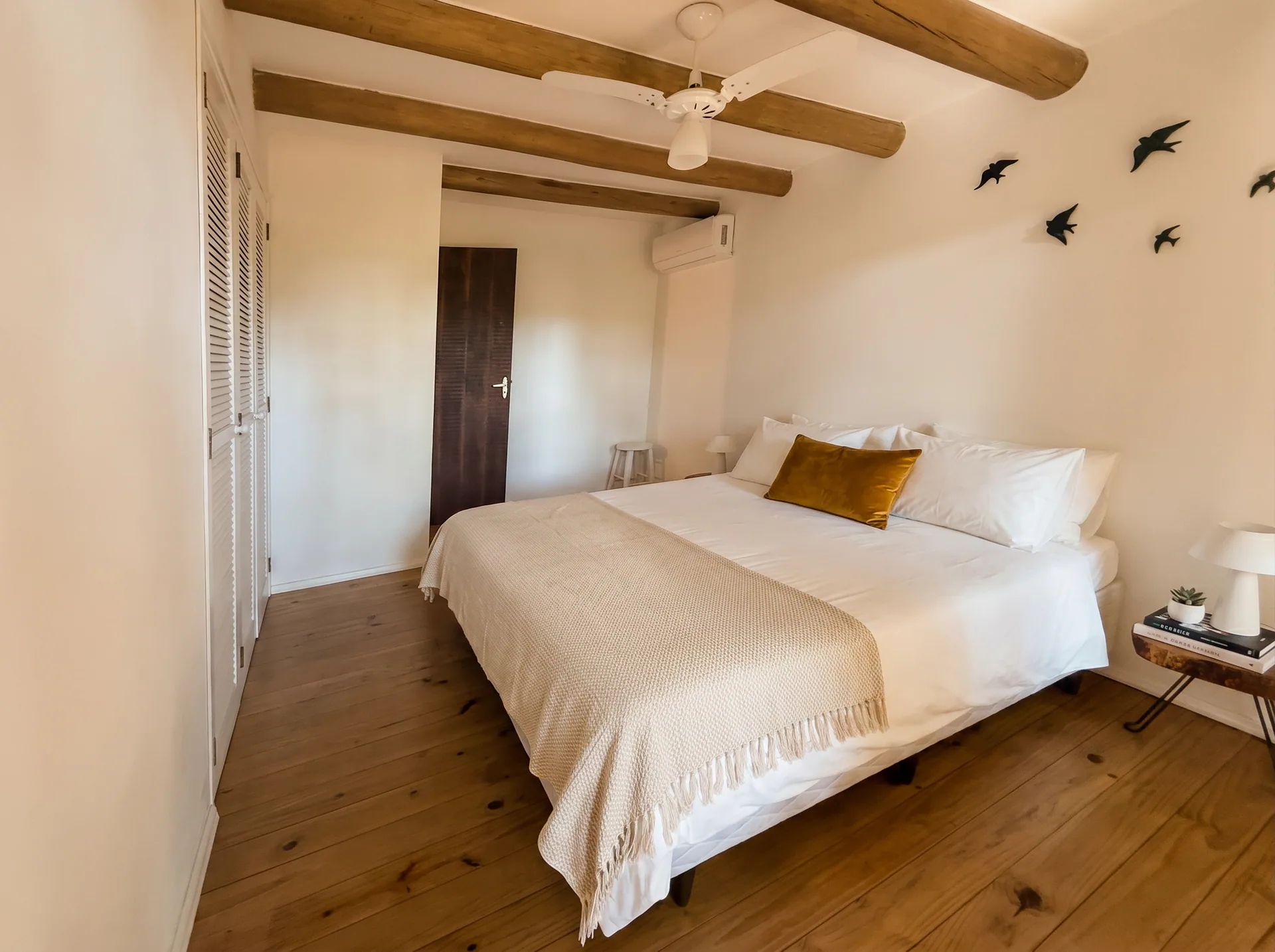 quarto com cama de casal